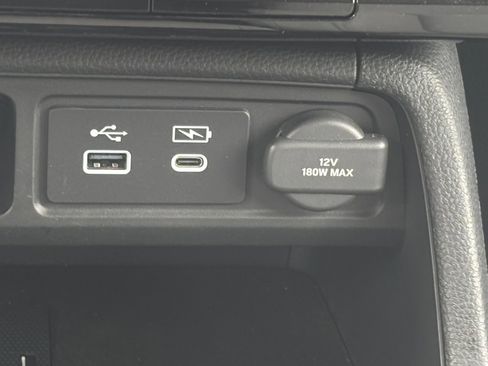 Used 2025 Honda Pilot Touring image 6