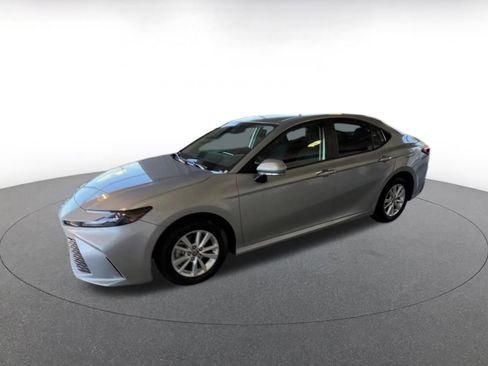Used 2025 Toyota Camry LE image 8