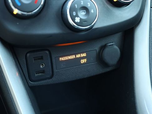 Used 2018 Chevrolet Trax LT w/ LT Convenience Package AWD/4WD image 13