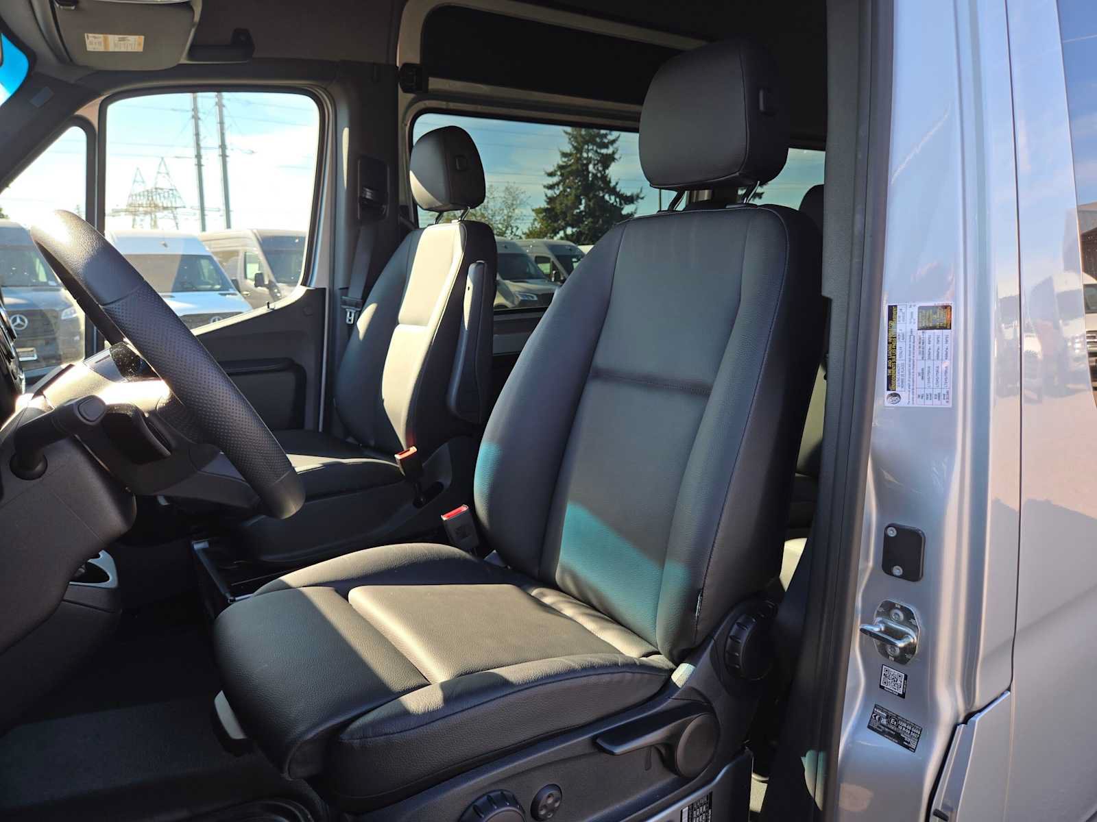 Used 2025 Mercedes-Benz Sprinter 2500 image 23
