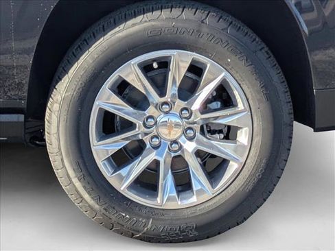 New 2025 Chevrolet Suburban Premier image 9