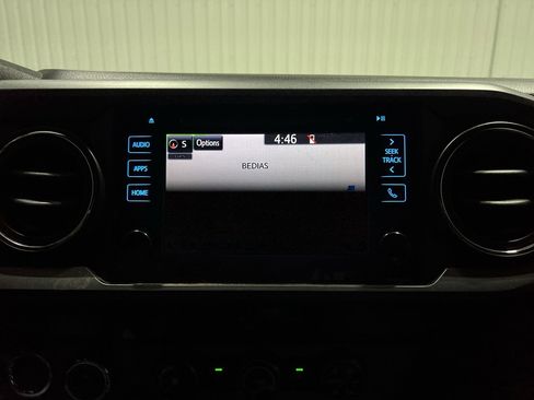 Used 2018 Toyota Tacoma TRD Off-Road image 12