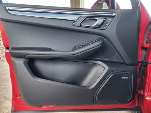 Used 2024 Porsche Macan w/ Premium Plus Package image 18