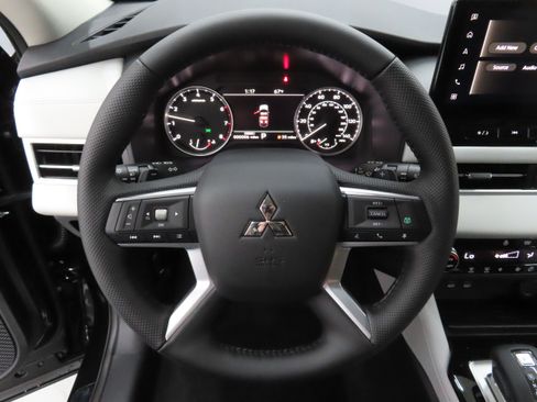 New 2026 Mitsubishi Outlander SE AWD/4WD image 13