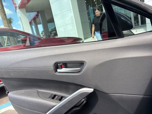 Used 2023 Toyota Corolla Cross XLE w/ Convenience Package image 8