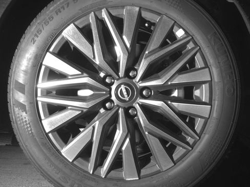 Used 2025 Nissan Altima 2.5 SV image 13