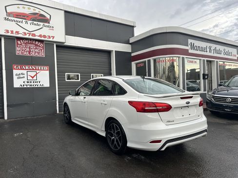 Used 2016 Ford Focus SE w/ SE Sport Package image 6