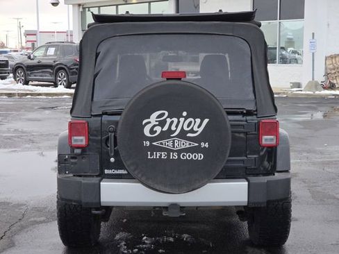 Used 2013 Jeep Wrangler Unlimited Sahara image 18