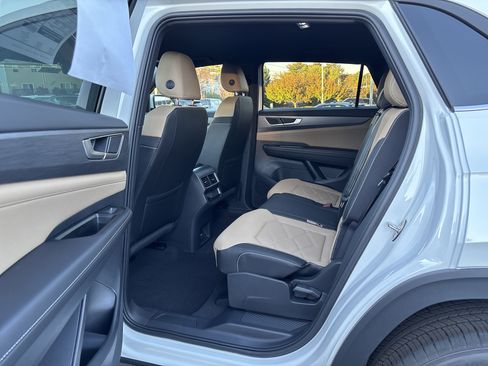 New 2026 Volkswagen Atlas Cross Sport SE image 26