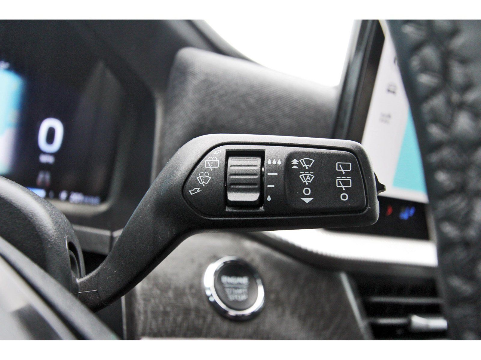 Used 2025 Ford Explorer Platinum w/ Ultimate Package AWD/4WD image 23