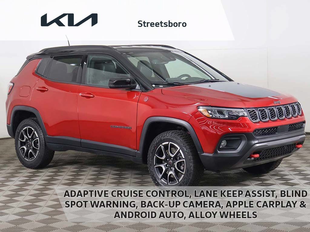 Used 2025 Jeep Compass Trailhawk AWD/4WD image 1