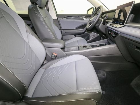 New 2025 Volkswagen Tiguan SE image 13