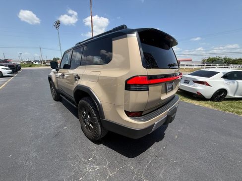 Used 2024 Lexus GX 550 AWD/4WD image 6