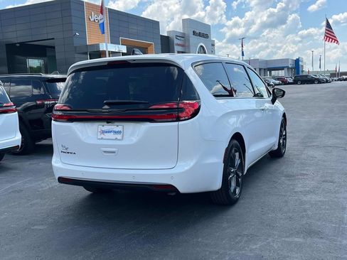New 2026 Chrysler Pacifica Select image 7