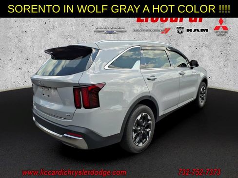 Used 2024 Kia Sorento S AWD/4WD image 4