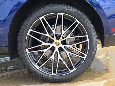 Used 2026 Porsche Macan AWD/4WD image 29