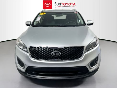 Used 2018 Kia Sorento FWD image 10