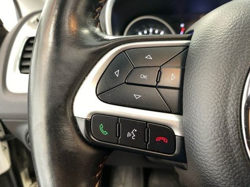 Used 2018 Jeep Compass Latitude w/ Cold Weather Group AWD/4WD image 19