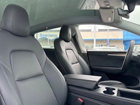 Used 2022 Tesla Model Y Long Range image 31