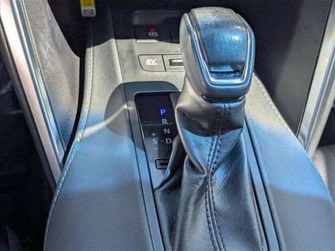 Used 2021 Toyota Venza LE w/ Carpet Mat Package (TMS) AWD/4WD image 12