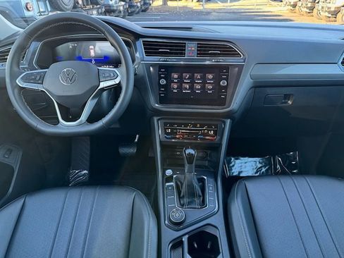 Used 2024 Volkswagen Tiguan SE image 8