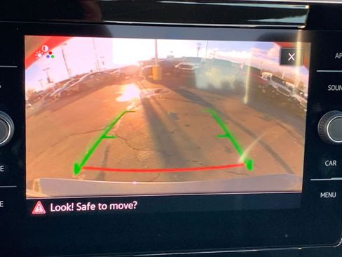 Used 2025 Volkswagen Jetta SE image 17