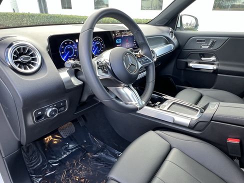 Used 2024 Mercedes-Benz EQB 250+ image 17