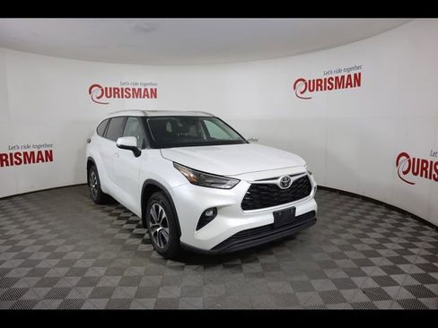 Used 2023 Toyota Highlander XLE AWD/4WD image 12