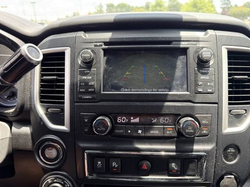 Used 2018 Nissan Titan SV w/ SV Convenience Package AWD/4WD image 38