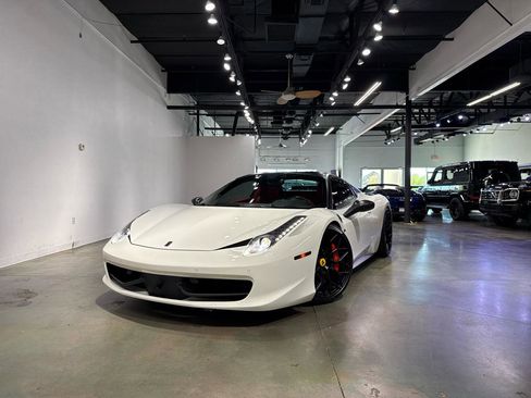 Used 2015 Ferrari 458 Spider RWD image 2
