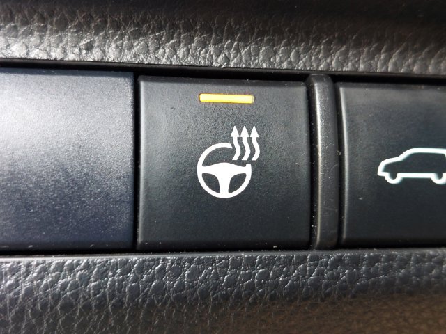 Used 2021 Toyota RAV4 SE w/ Weather & Moonroof Package AWD/4WD image 18