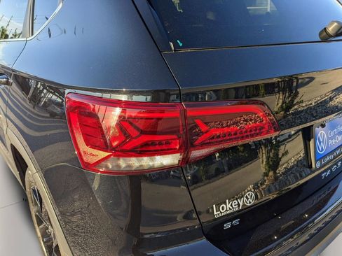 Used 2023 Volkswagen Taos SE w/ Black Wheel Package image 8