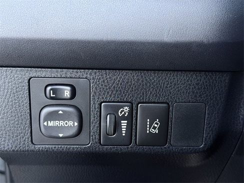 Used 2018 Toyota RAV4 LE image 21