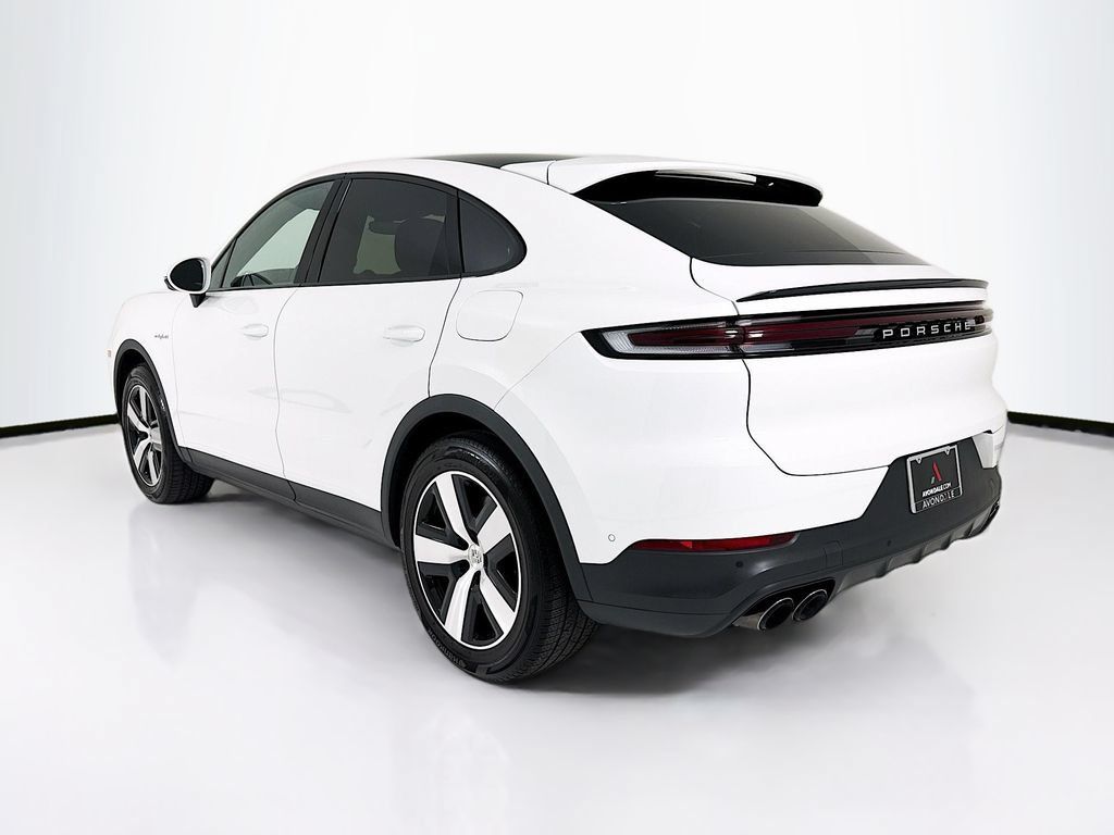 Certified 2024 Porsche Cayenne Coupe AWD/4WD image 3