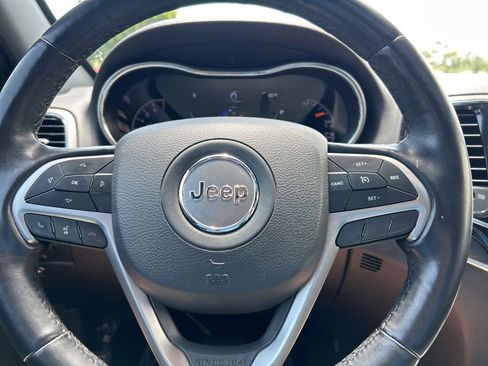 Used 2022 Jeep Grand Cherokee Limited image 17