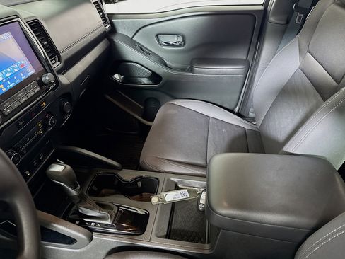 Used 2023 Nissan Frontier SV w/ Midnight Edition Package image 21