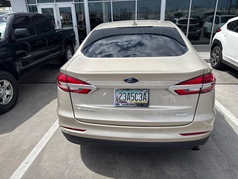 Used 2019 Ford Fusion SE FWD image 13