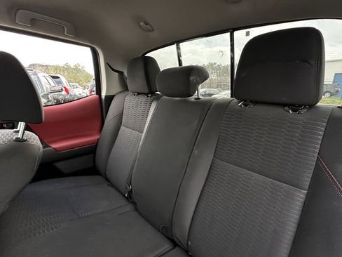 Used 2018 Toyota Tacoma SR5 image 31