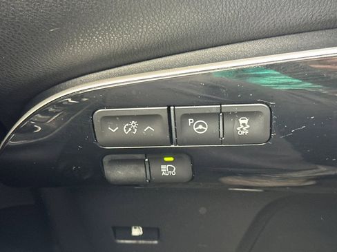 Used 2017 Toyota Prius Three FWD image 34