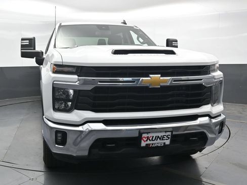 Used 2025 Chevrolet Silverado 2500 LT w/ Convenience Package AWD/4WD image 8