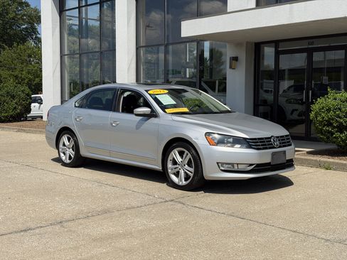 Used 2013 Volkswagen Passat TDI SEL Premium FWD image 2