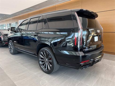 Used 2025 Cadillac Escalade V image 2