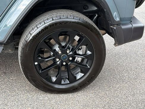 Used 2025 Jeep Wrangler Unlimited Sahara AWD/4WD image 12