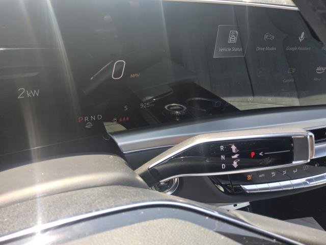 Used 2025 Cadillac Lyriq Luxury AWD/4WD image 10
