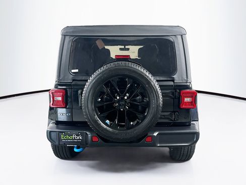 Used 2023 Jeep Wrangler Sahara image 7