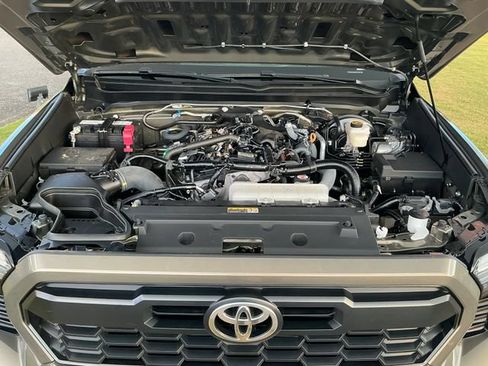 Used 2025 Toyota Tacoma TRD Sport AWD/4WD image 28