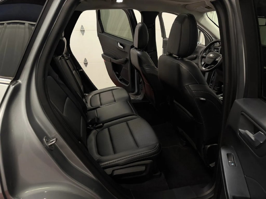 Used 2023 Ford Escape Platinum AWD/4WD image 44