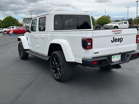 Used 2023 Jeep Gladiator Overland AWD/4WD image 5