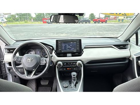 Certified 2020 Toyota RAV4 XLE w/ XLE Grade Weather Package AWD/4WD image 33