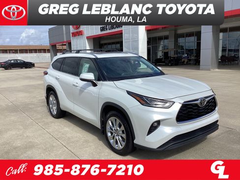 Used 2023 Toyota Highlander Limited FWD image 1